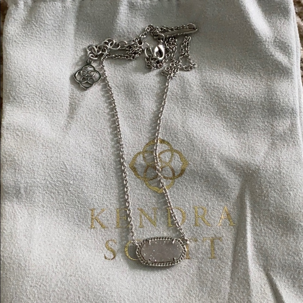 Silver kendra scott necklace